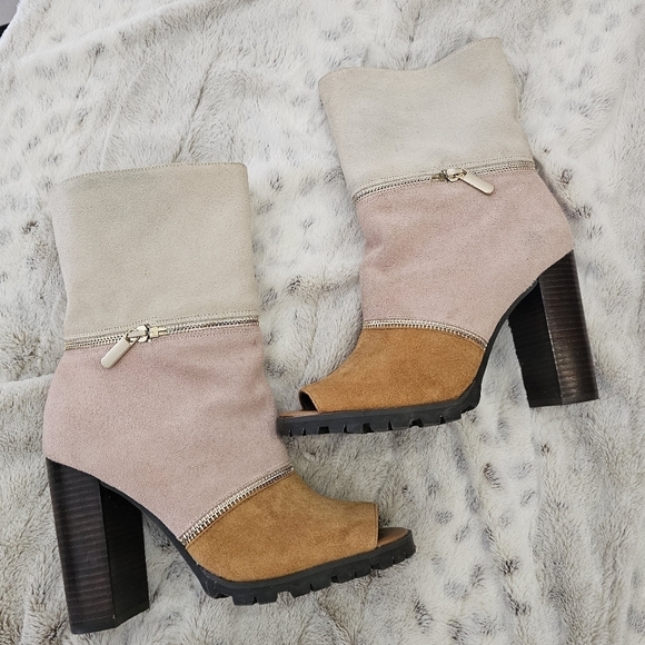 Katy Perry Zip off boots to booties.  Heels.  Convertible peep toes.  SIZE 8.5 - Picture 4 of 13